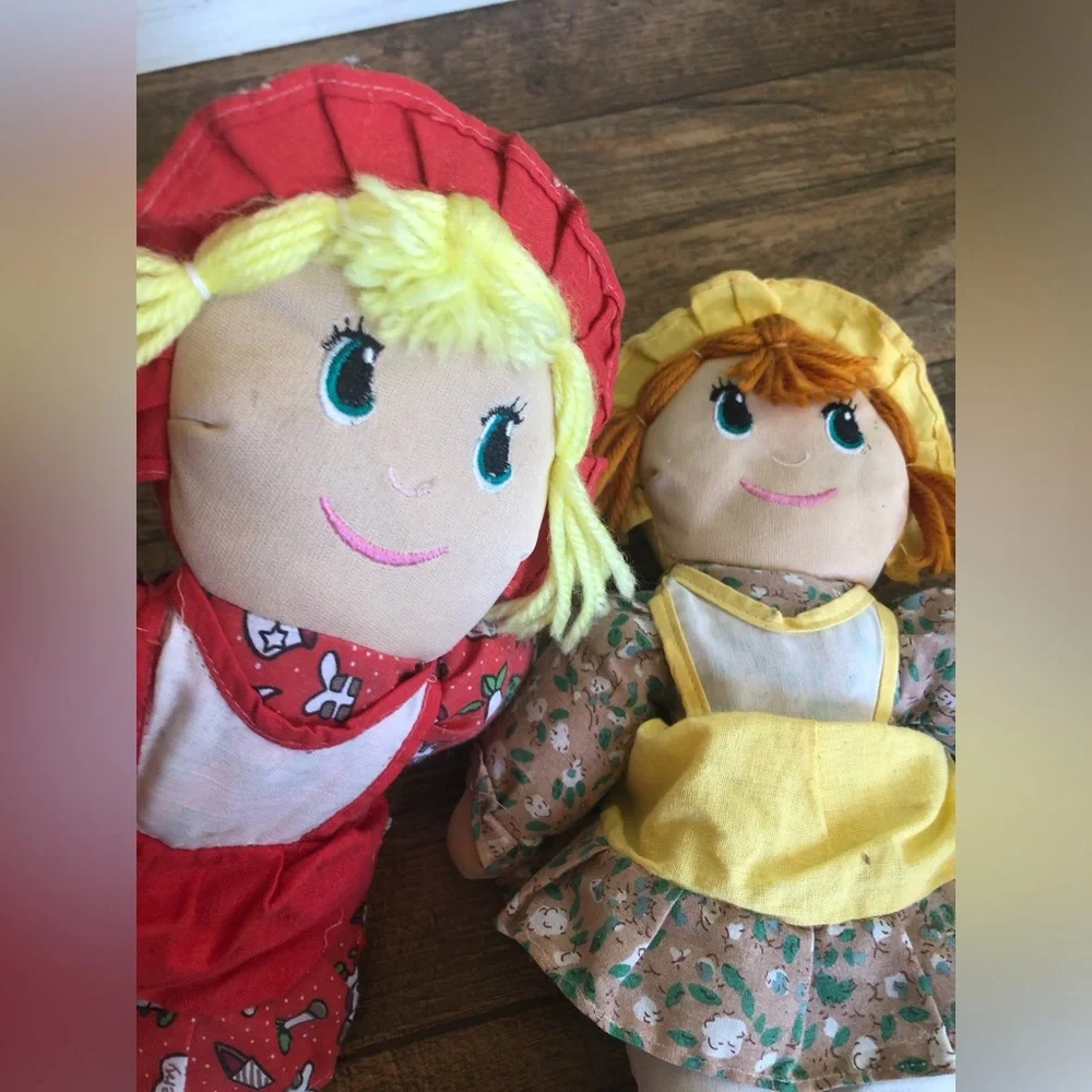 N/A two dolls